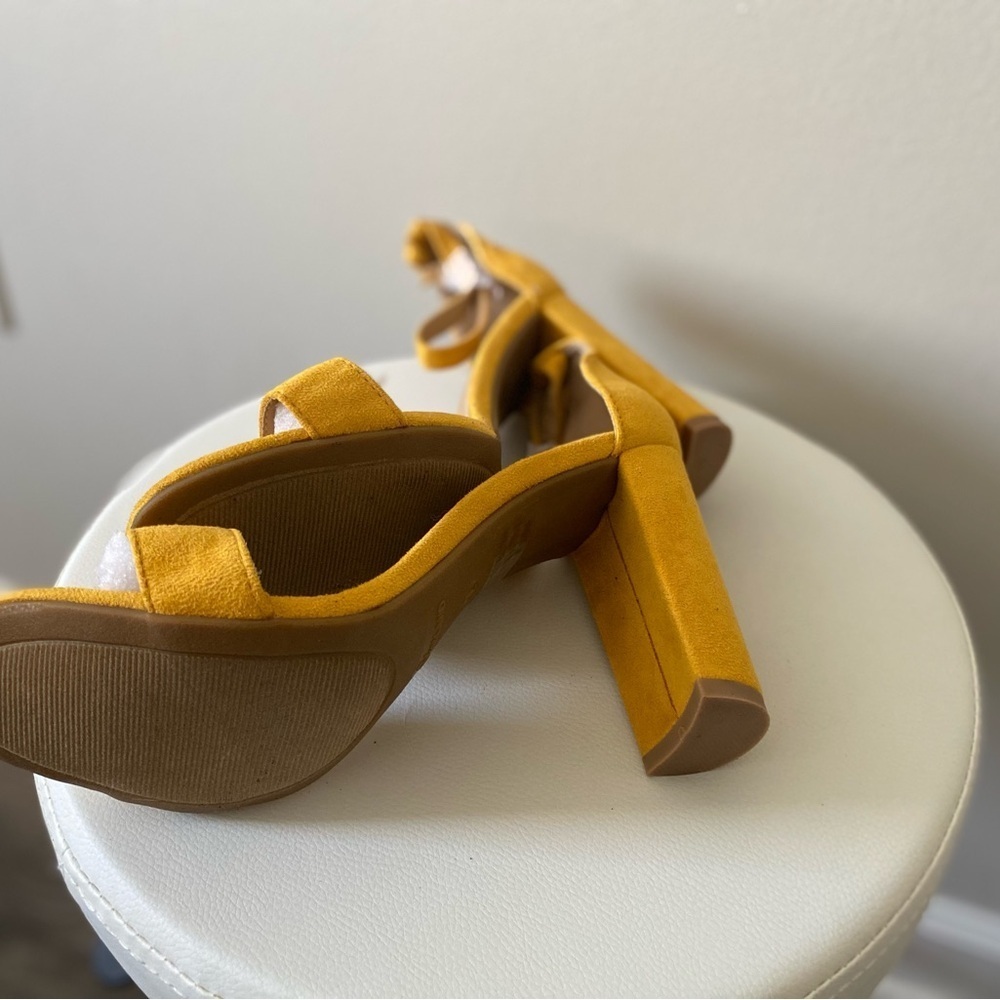 Mustard Yellow Block Heel Ankle Tie Sandals Size 9 NWT - Picture 8 of 10